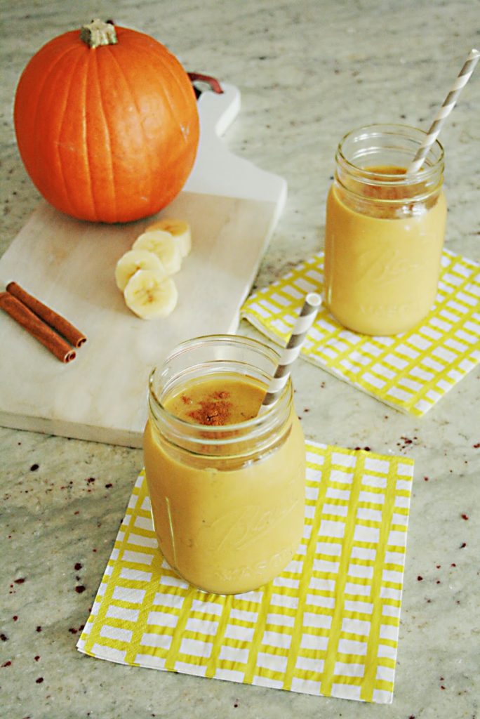 Healthy pumpkin protein shake that tastes so good that you would think you are eating pumpkin pie. Pumpkin Pie Protein Shake! || Darling Darleen Top CT Lifestyle Blogger 