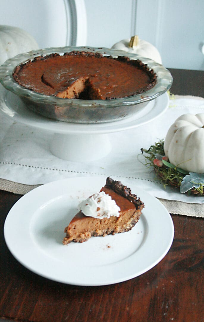 Healthy Pumpkin Pie recipes that is gluten free, dairy free, sugar free and is tastiest enough for your Thanksgiving feast! || Darling Darleen Top Lifestyle Blogger