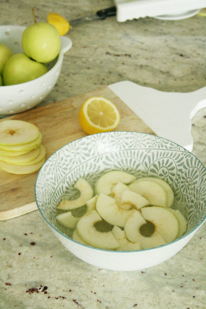 apple slices recipes, how does she, preparing apple slices, lemons