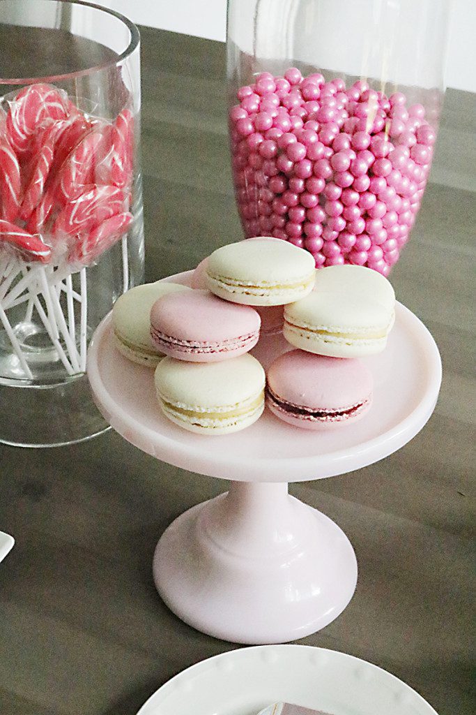 pink-white-macarons