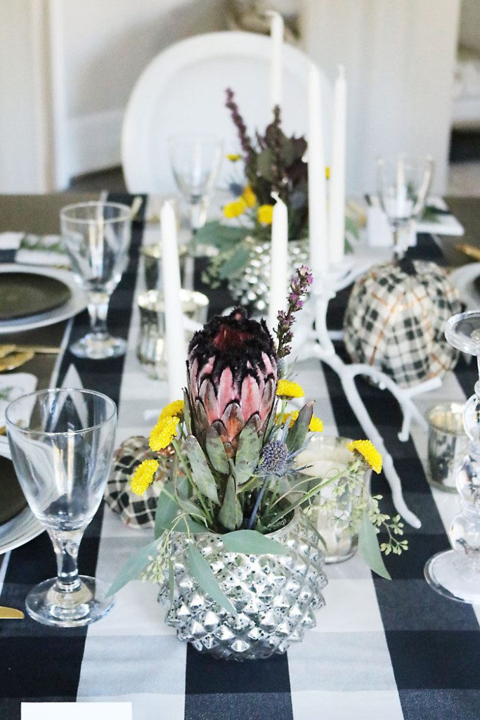 plaid-runner-thanksgiving-table-decorations