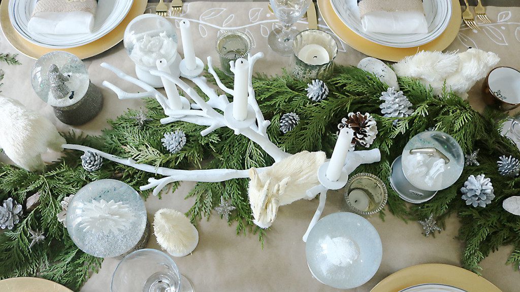 christmas-table-decorations-greenery