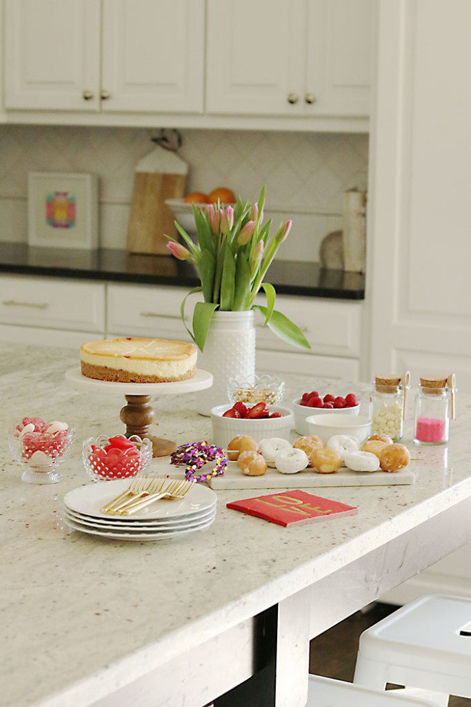 Valentine-party-cheesecake-and-doughnuts