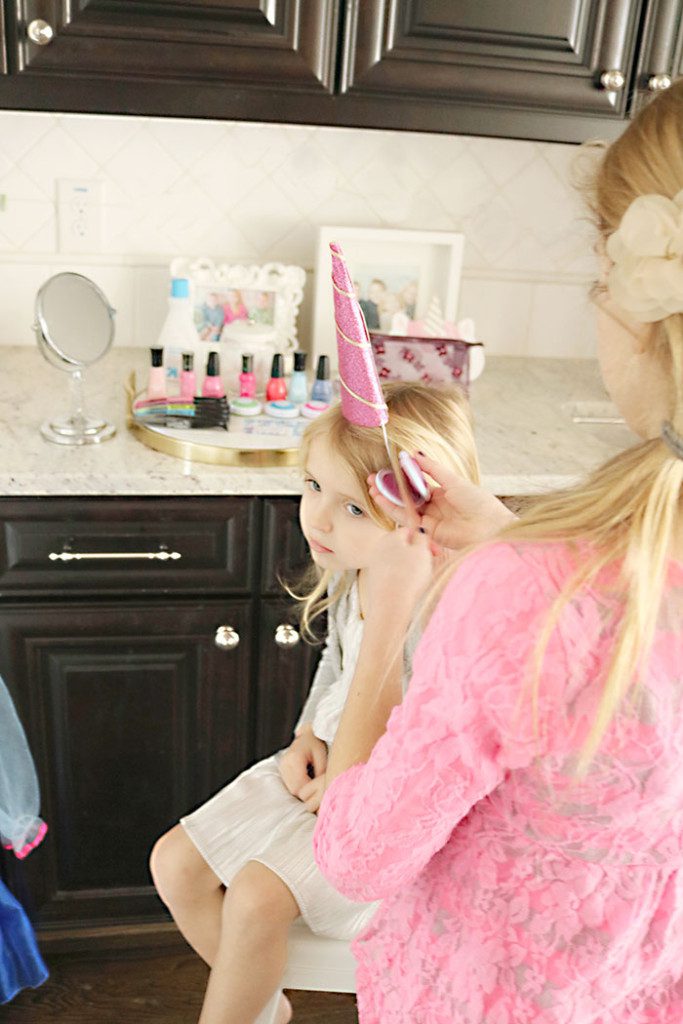 unicorn-birthday-party-makeup-station