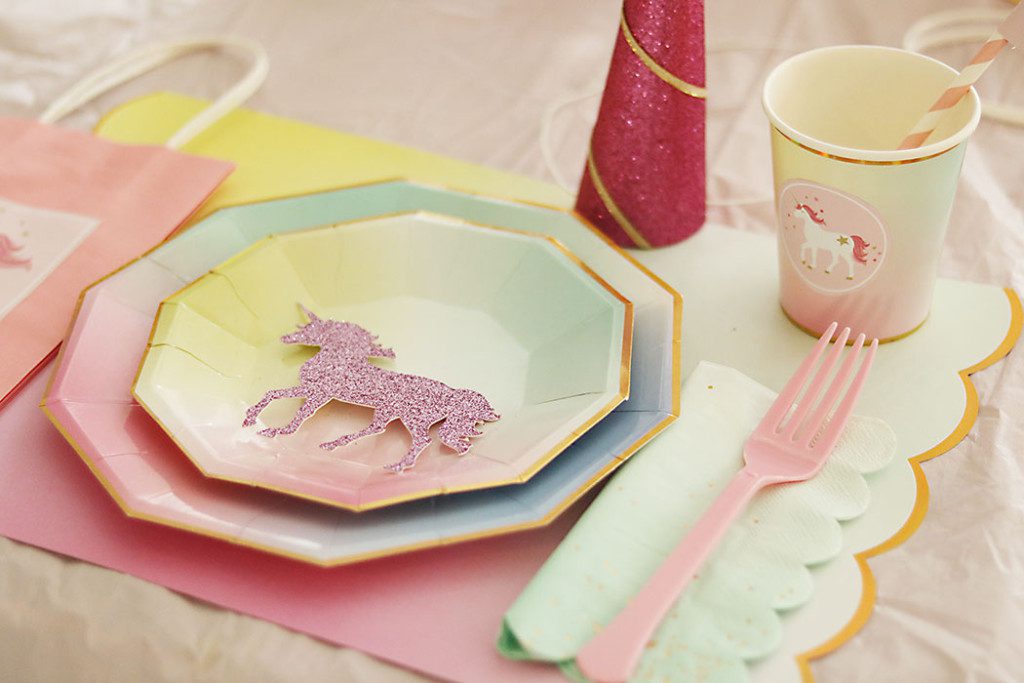 unicorn-birthday-party-ombre-paper-plates