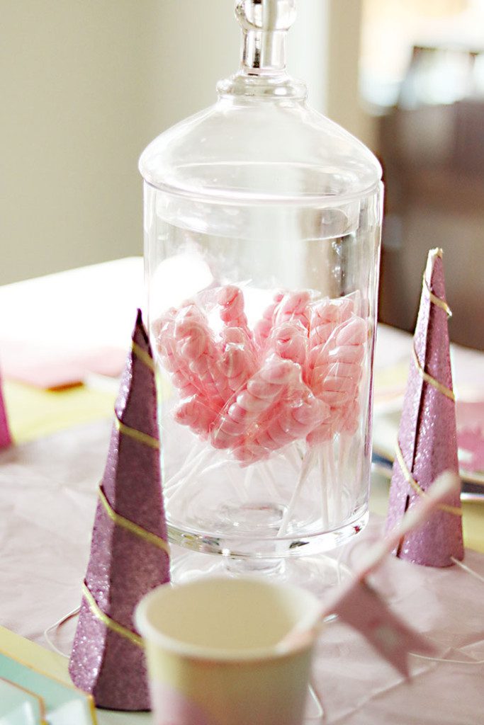 unicorn-birthday-party-pink-lollipops