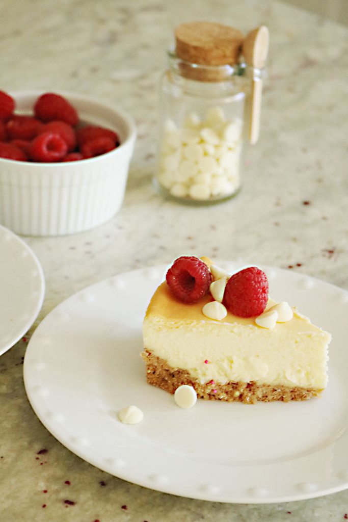 valentine-cheescake-raspberry-and-white-chips