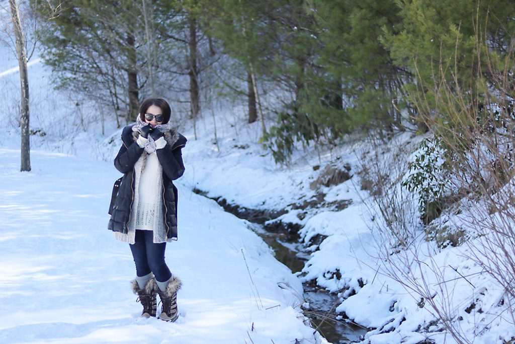 winter-outfit-for-snow-days-fur-scarf