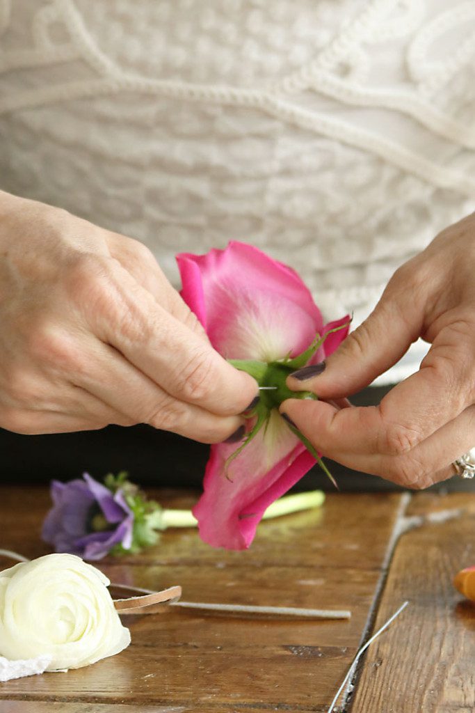 DIY-flower-crown-wire-to-flower-head