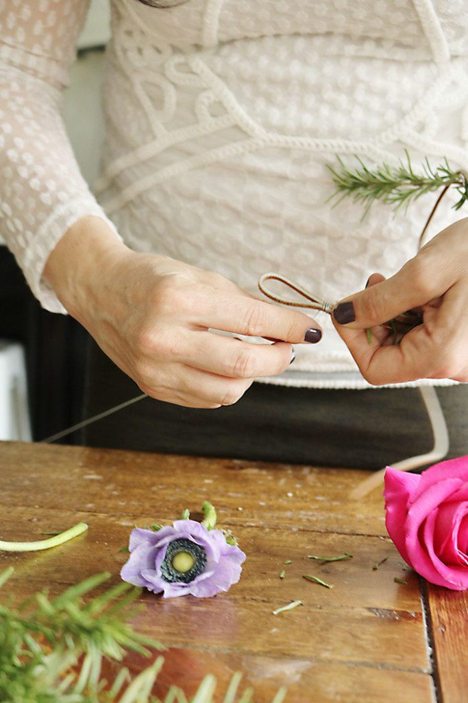 DIY-flower-crown-wrapping-ends