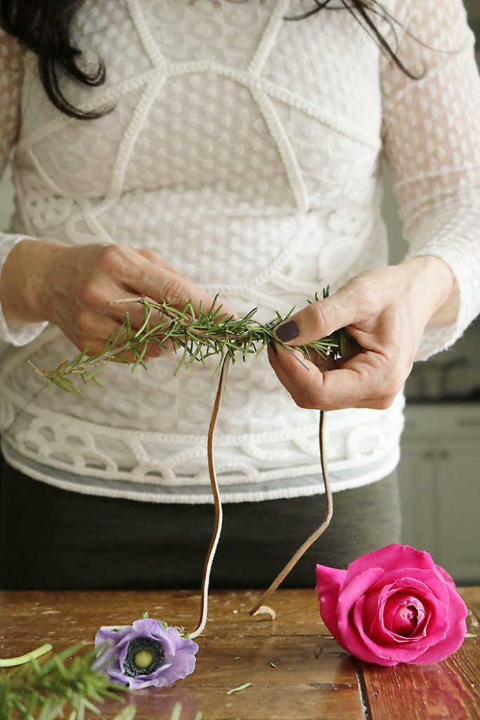 DIY-flower-crown-wrapping-leaves