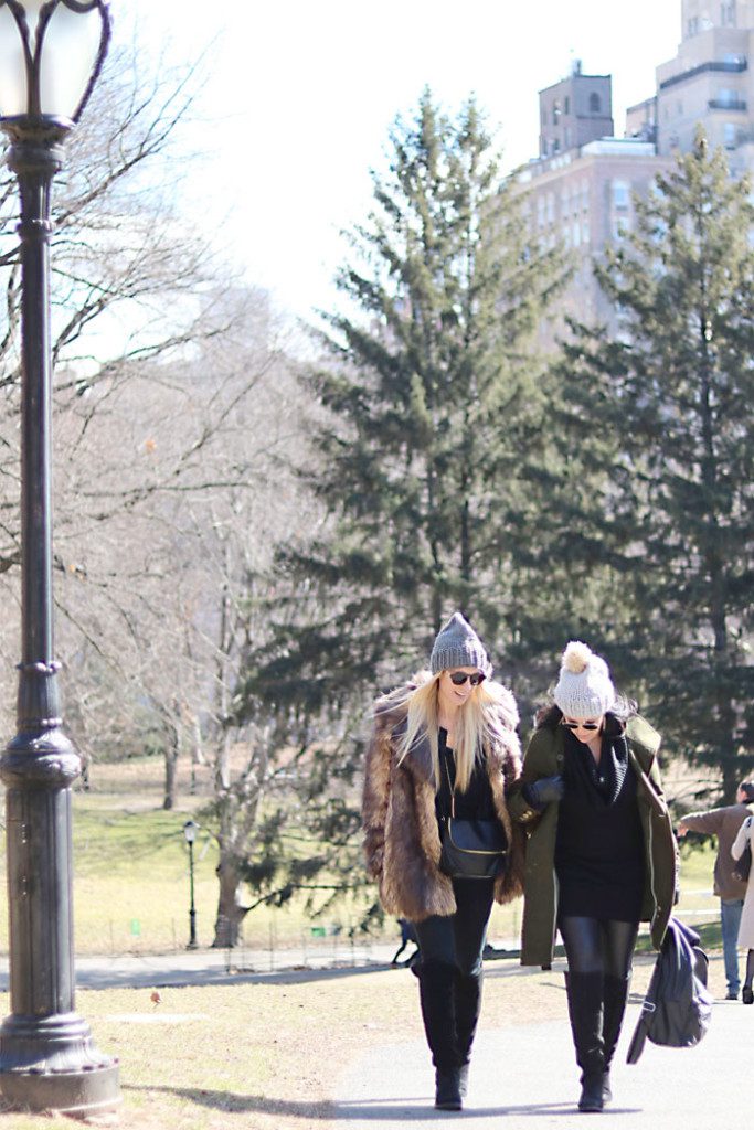 new-york-fashion-central-park-walking