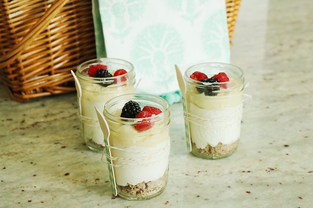 healthy-lemon-curd-cheesecake-in-a-jar-closeup