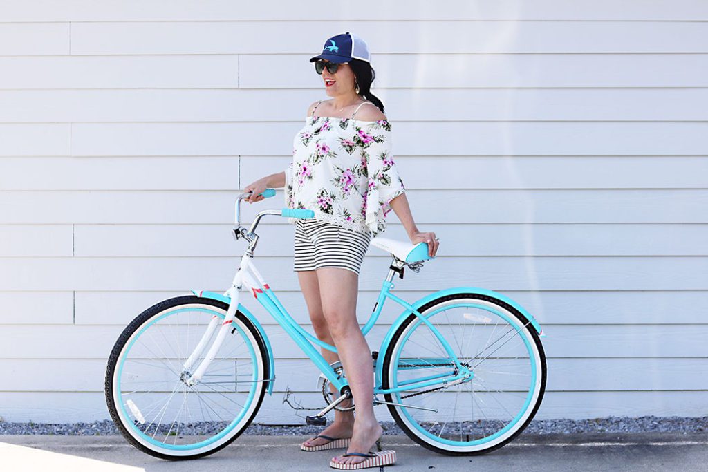 summer-trend-off-the-shoulder-shirt-with-striped-shorts