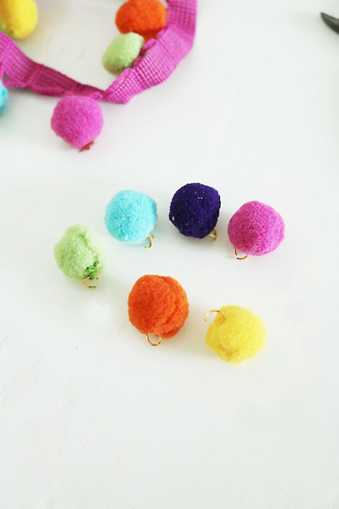 DIY-pom-pom-jump-rings