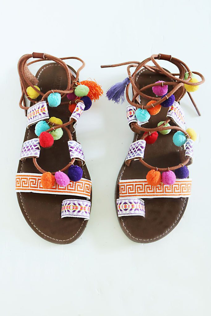 DIY-pom-pom-sandal-