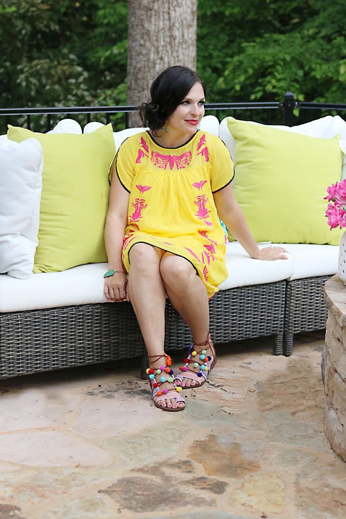 DIY-pom-pom-sandal-yellow-dress