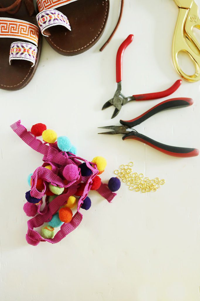 DIY-pom-pom-sandals-with-pom-pom-trim