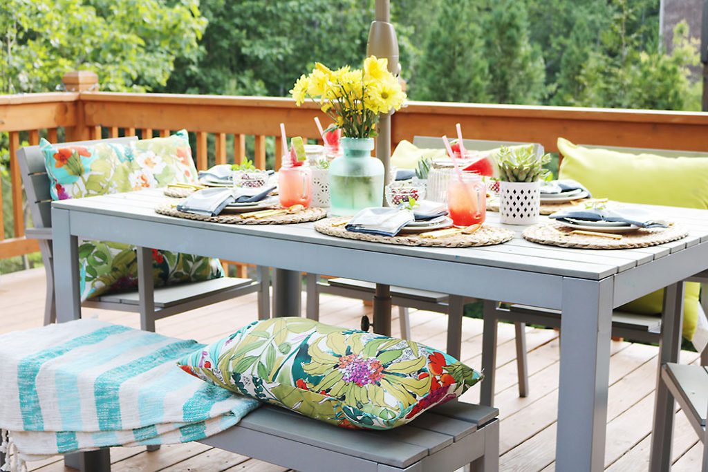 backyard-patio-barbecue-table-setting