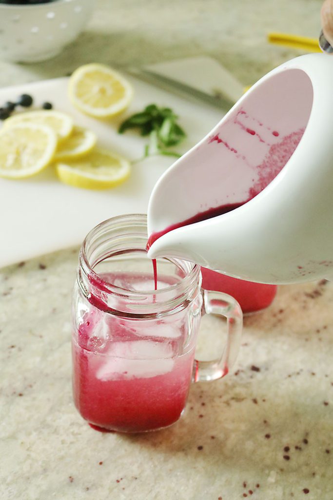 blueberry-lemonade-pouring-syrup