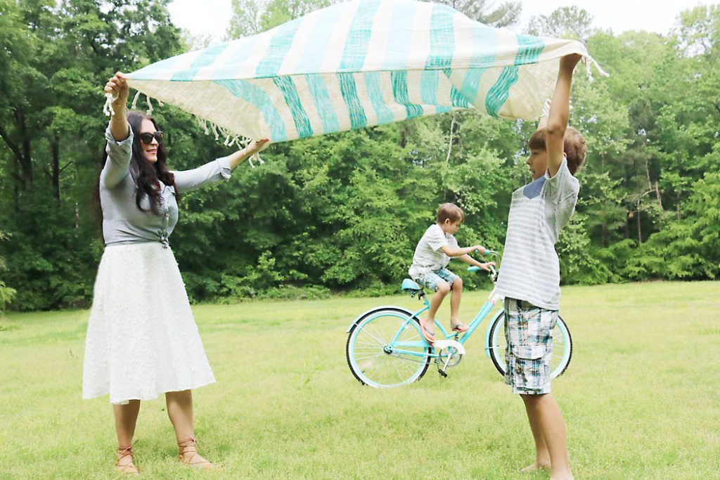 mother's-day-picnic-blanket-spread