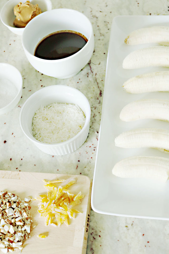 banana-pops-with-chocolate-and-toppings