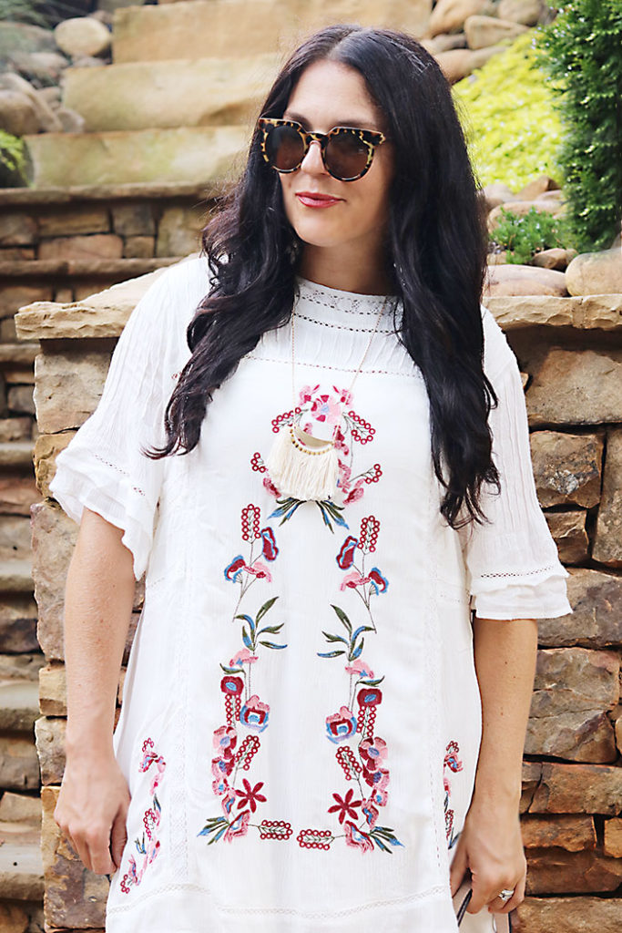 white-bohemian-dress-with-fringe-necklace