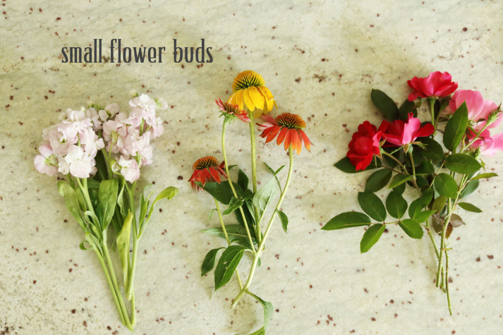 5-minute-flower-arrangements-small-flower-buds