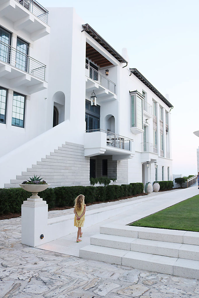 alys-beach-white-buildings, alys-beach-green-lawn, alys-beach-orange-shutters, alys beach florida, 30A, destin florida, florida panhandle, seaside florida, what to wear, ocean outfit