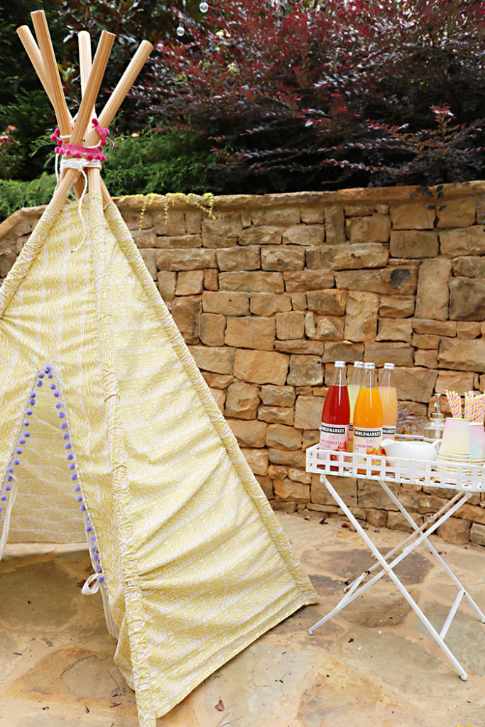 boho-tee-pee-with-drink-station