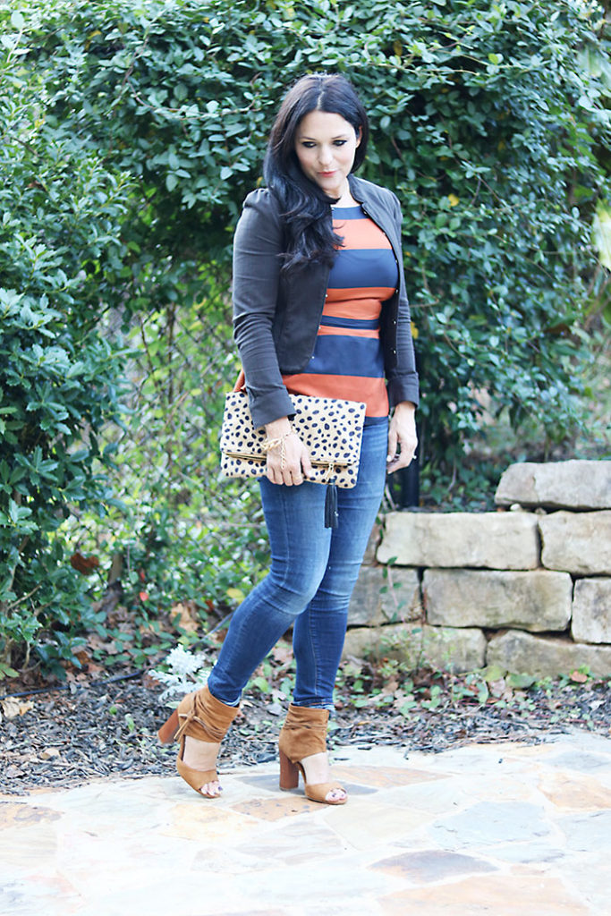 business-casual-with-jeans-and-heels, leopard clutch, suede open toe shoes, banana republic, jeans and blazer