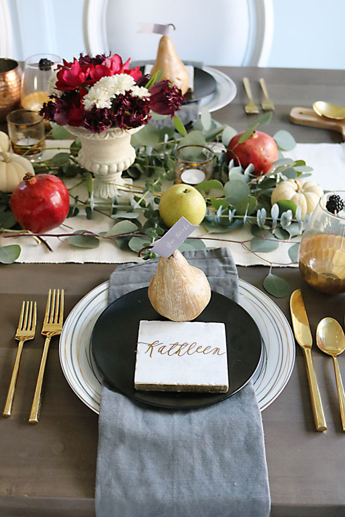 farm-to-table-fruit-on-thanksgiving-table, farm-to-table-thanksgiving-table-decor, farm-to-table-thanksgiving-flower-and-fruit, thanksgiving centerpiece, tablescape, organic raw, fresh fruit, autumn colors, pearls, metallic pears, thanksgiving table decor, name placement, 
