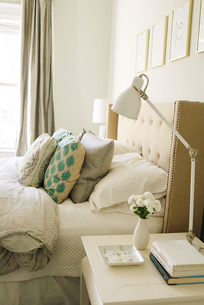 guest-bedroom-bed-with-pillows