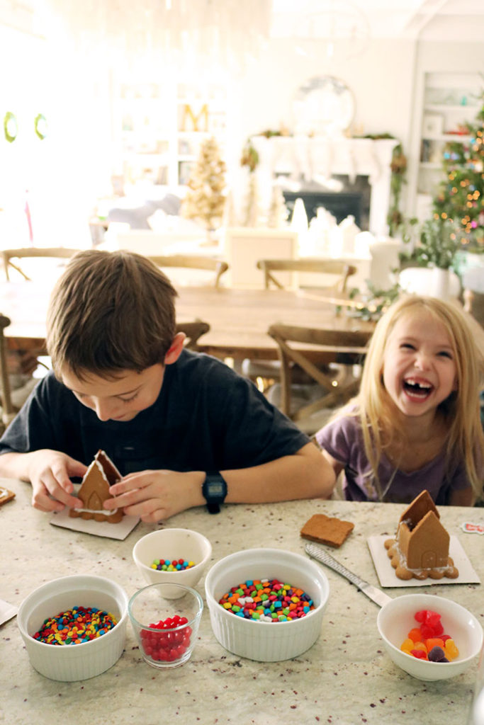 christmas-decorations-gingerbread-house-laughing