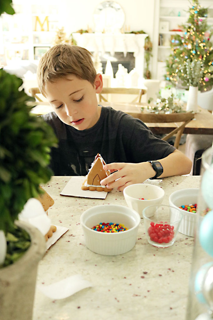 christmas-decorations-gingerbread-houses