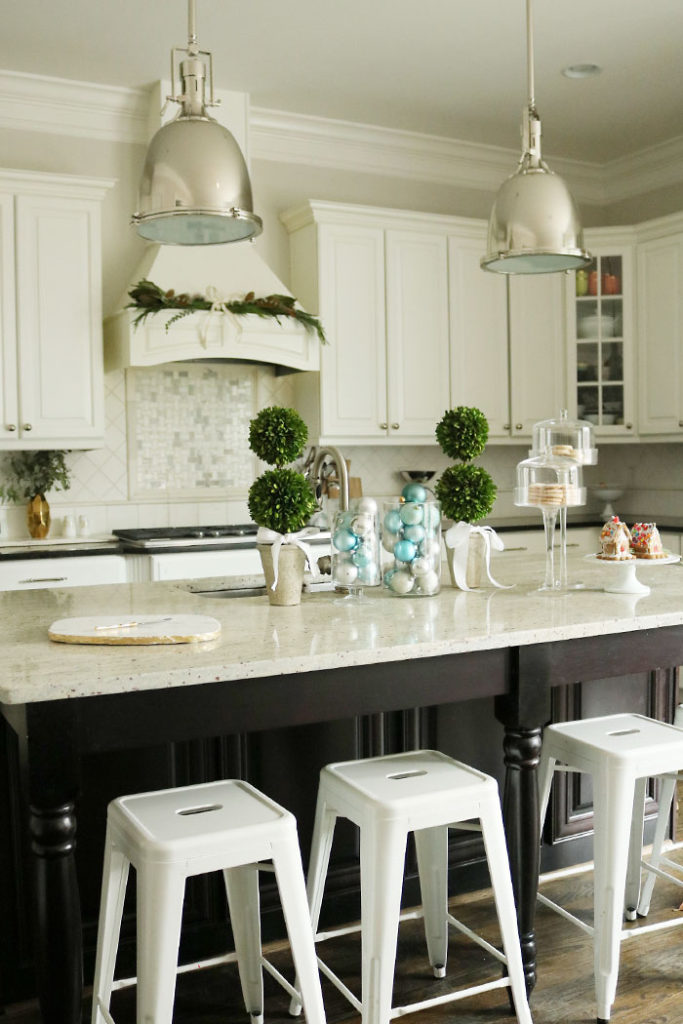 christmas-decorations-kitchen-island