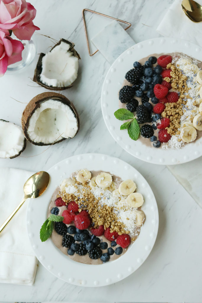 protein acai bowl, acai bowl with protein, how to make acai bowl, acai bowl with coconut and bananas, acai bowls, acai bowl healthy, acai bowl on a budget, acai bowl puree, acai bowl chocolate protein, granola, coconut, mint, berry acai bowl, rio acai bowl