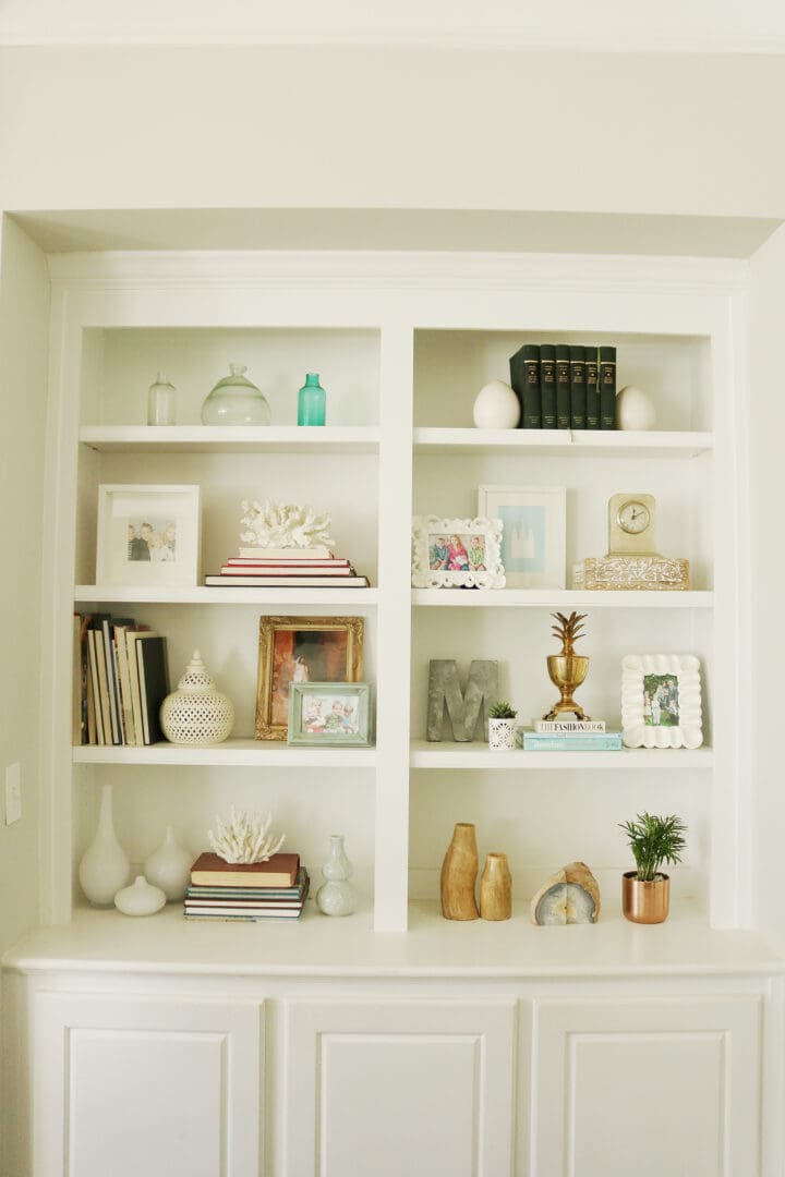 4 Tips for Refreshening Your Bookshelf || Darling Darleen #bookshelfstyling #bookshelfshelfie #darlingdarleen