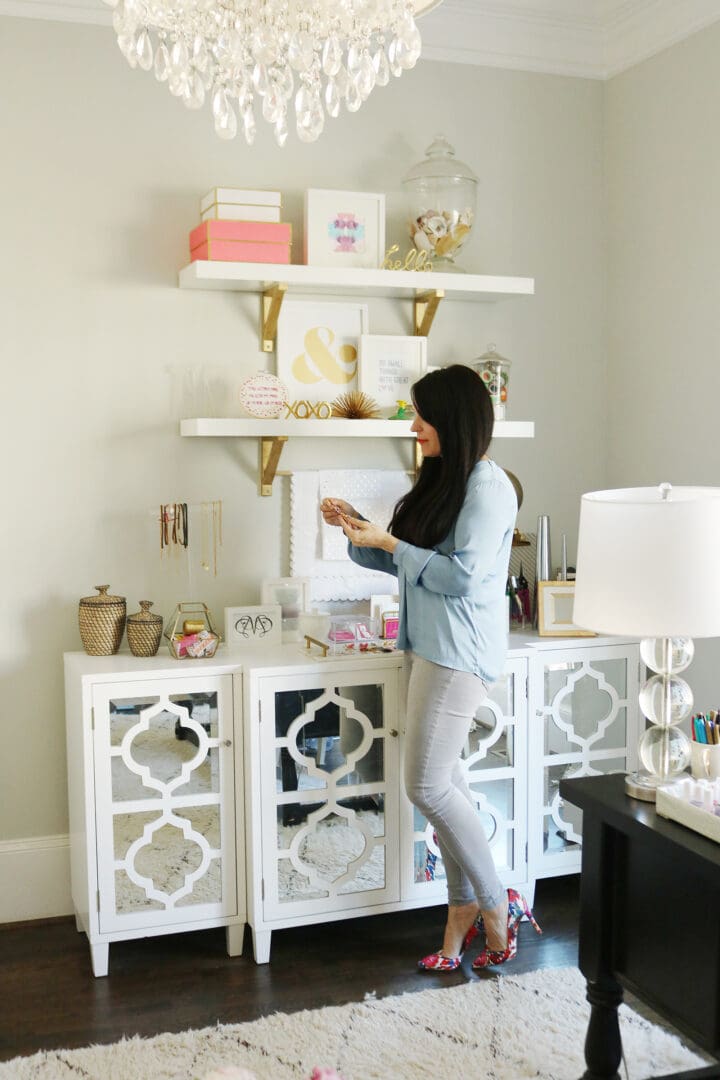 Darleen Meier Jewelry Office Tour | Feminine and Chic office studio | Darling Darleen #homeoffice #darleenmeierjewelry #darlingdarleen #officereveal