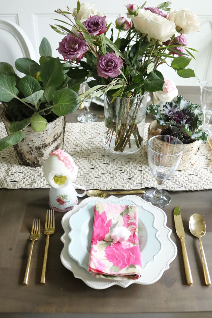 Garden-Inspired Easter Table with Sugar Easter Eggs || Darling Darleen