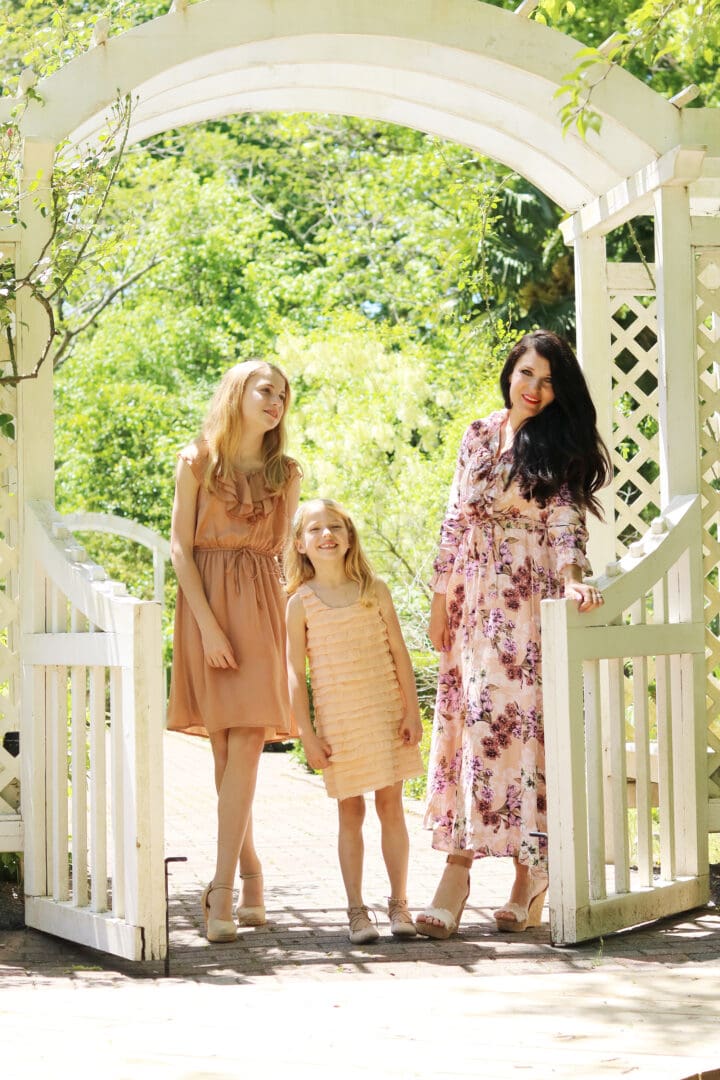 The perfect time to wear Mother Daughter Matching Dresses is for Mother's Day! Sharing a few cute matching dresses to wear this spring! || Darling Darleen www.darlingdarleen.com #darlingdarleen