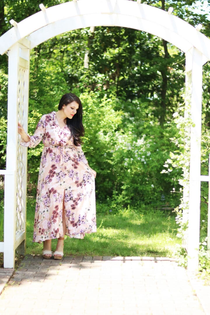 The perfect time to wear Mother Daughter Matching Dresses is for Mother's Day! Sharing a few cute matching dresses to wear this spring! || Darling Darleen www.darlingdarleen.com #darlingdarleen