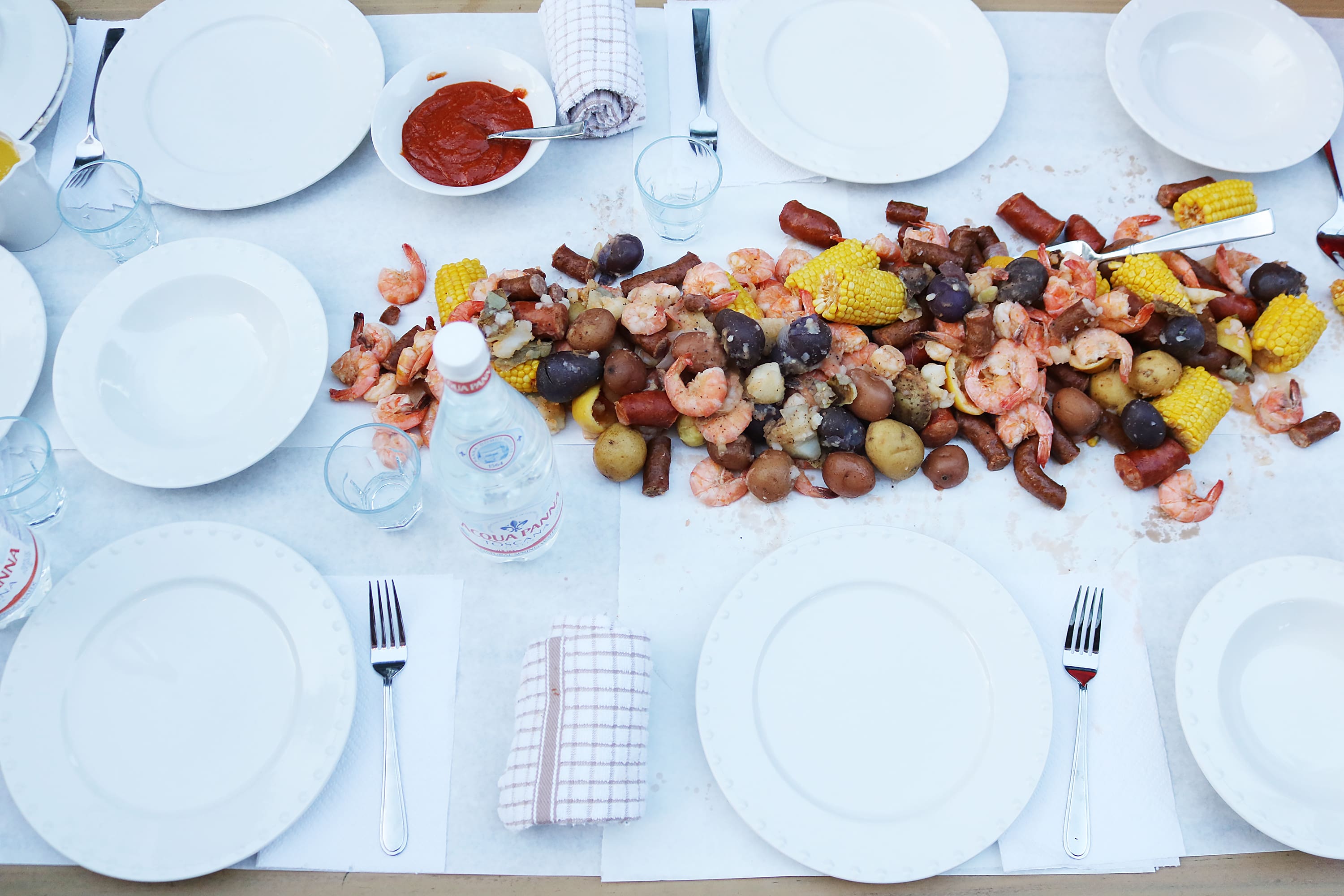How to Throw a Low Country Boil || Darling Darleen #lowcountryboil #seafoodboil #darlingdarleen #darleenmeier