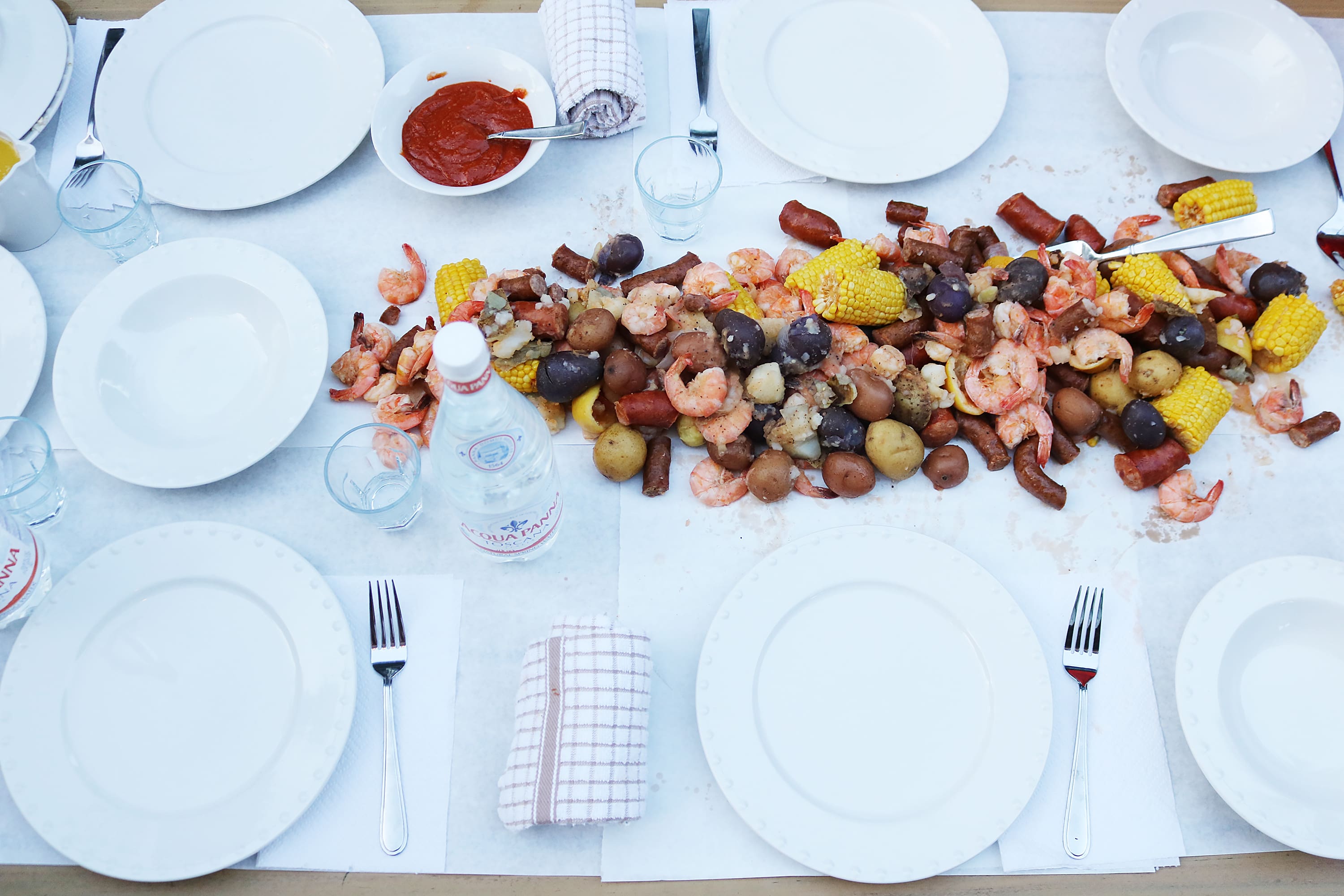 How to Throw a Low Country Boil || Darling Darleen #lowcountryboil #seafoodboil #darlingdarleen #darleenmeier