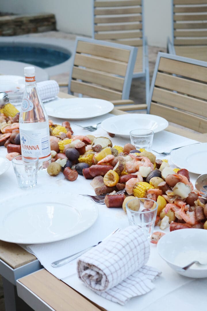 How to Throw a Low Country Boil || Darling Darleen #lowcountryboil #seafoodboil #darlingdarleen #darleenmeier