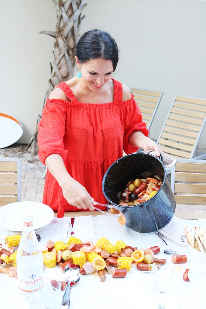 How to Throw a Low Country Boil || Darling Darleen #lowcountryboil #seafoodboil #darlingdarleen #darleenmeier