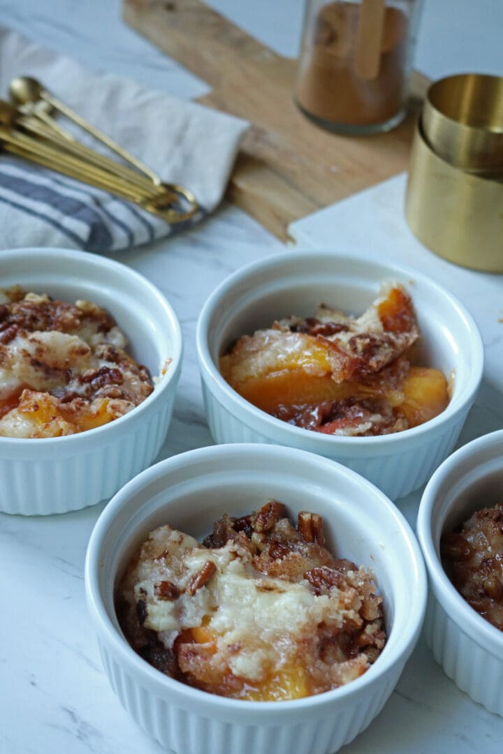 Southern Peach Cobbler Gluten-free || Darling Darleen #southernpeachcobbler #glutenfree #darleenmeier #darlingdarleen