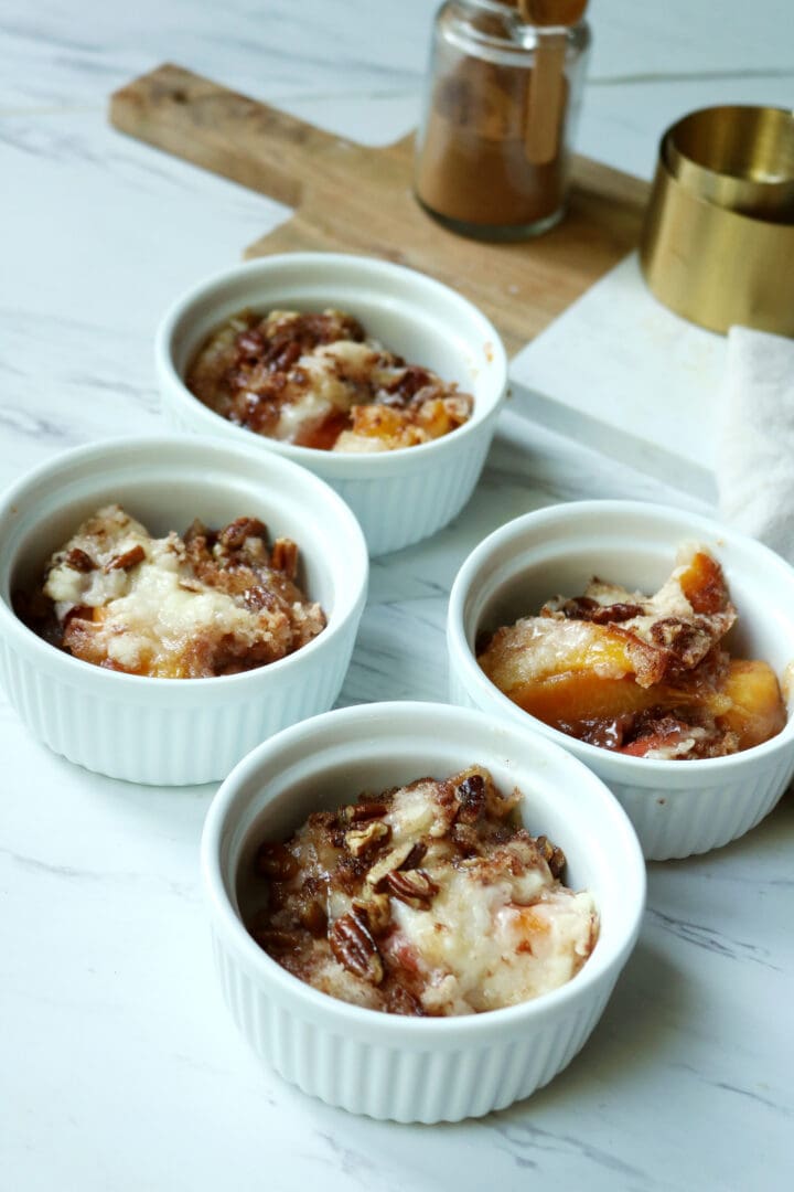 Southern Peach Cobbler Gluten-free || Darling Darleen #southernpeachcobbler #glutenfree #darleenmeier #darlingdarleen