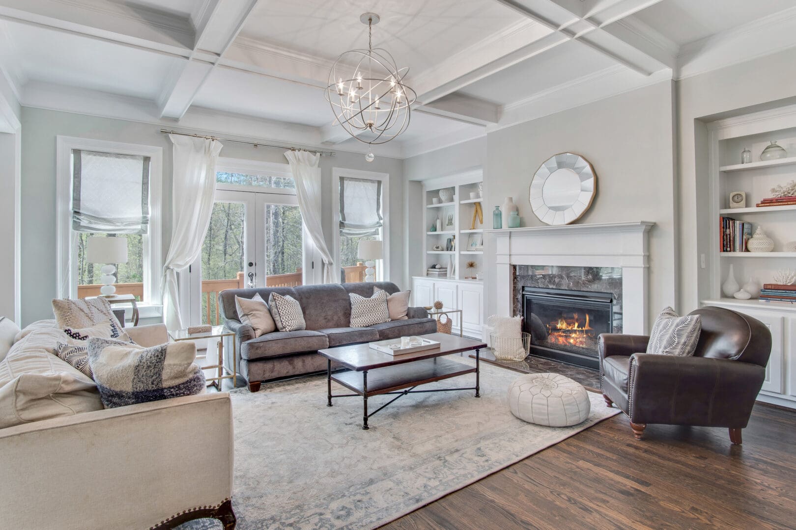 My Georgia Home Tour via Darling Darleen, southern living homes, Atlanta georgia house tour, coffer ceilings, great room, built in bookshelf around fireplace #darlingdarleen #darleenmeier