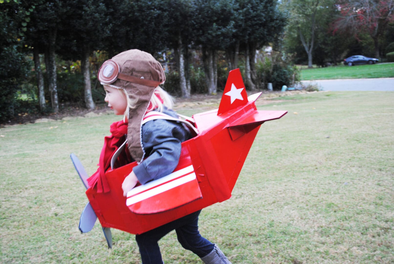 Best Halloween Costumes for Family and Kids, Amelia Earhart with Airplane kid costume, Best Homemade Costumes || Darling Darleen